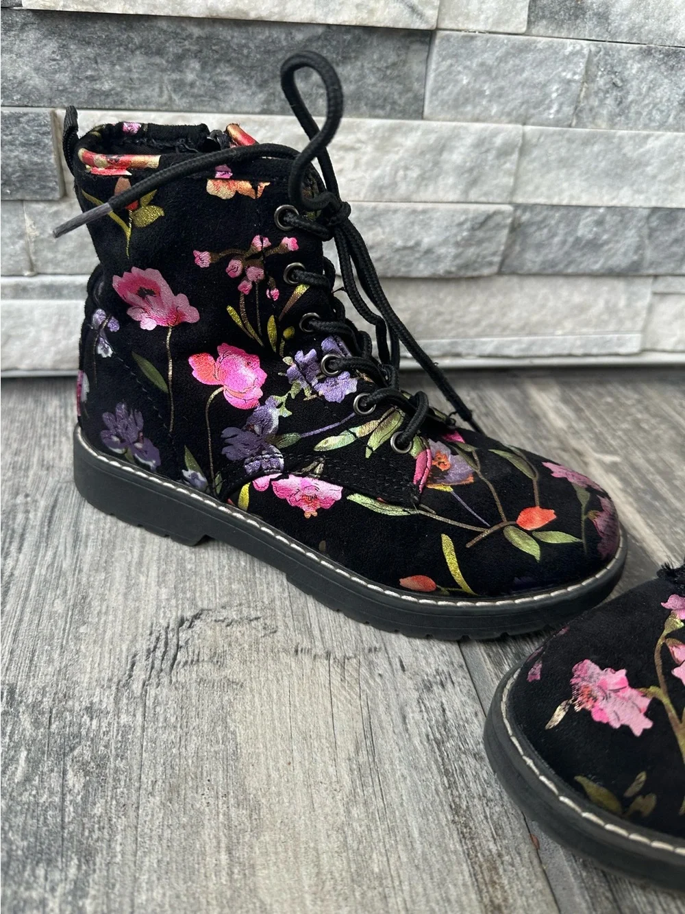 💐Steve Madden💐 T-Betty Floral Print Moto Combat Boot Black Flowers Size 2